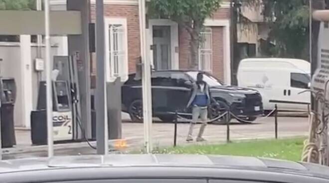 Безумный поступок в Риме: мигрант устроил пожар на АЗС