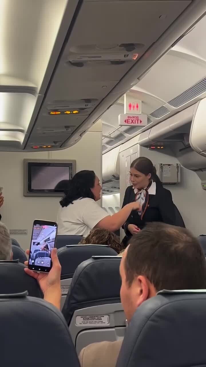 Женщина использовала ненормативную лексику и угрожала членам экипажа