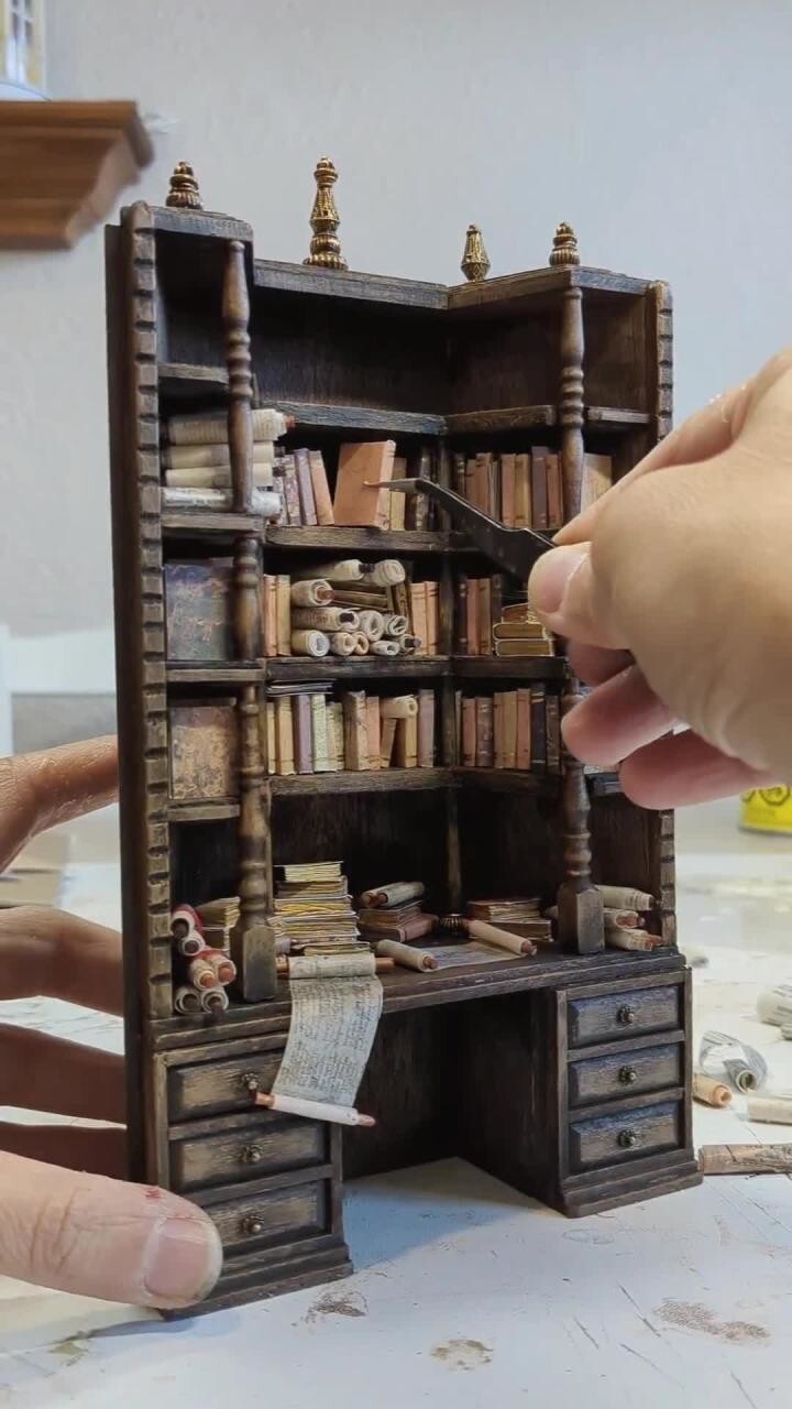 Миниатюрный книжный шкаф - ручная работа