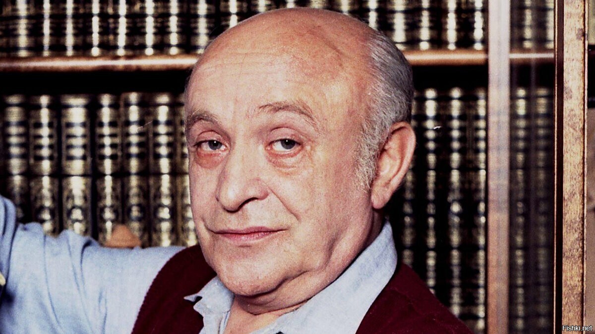 В юности Ролан Быков подавал документы во все столичные театральные вузы, ото...