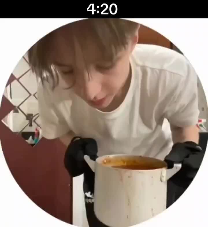 Осторожно - у "дебила"  приготовившего борщ - МАТ