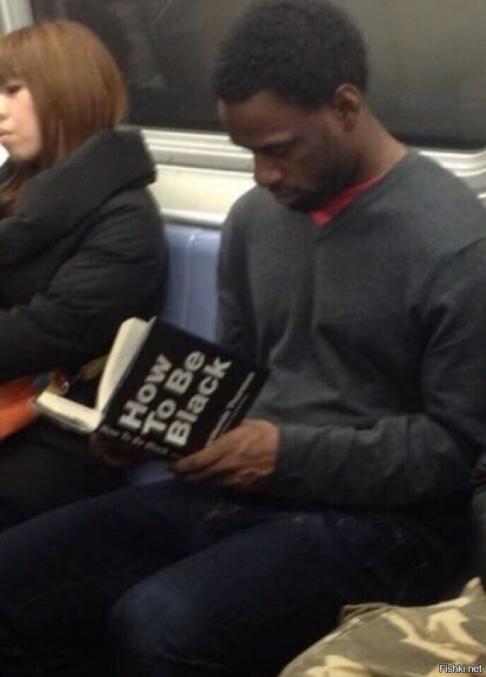 Инструкцию изучает 