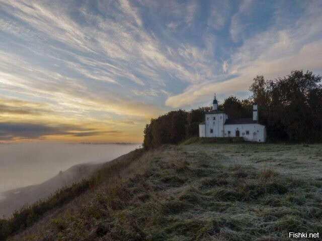 Никольская церковь на рассвете