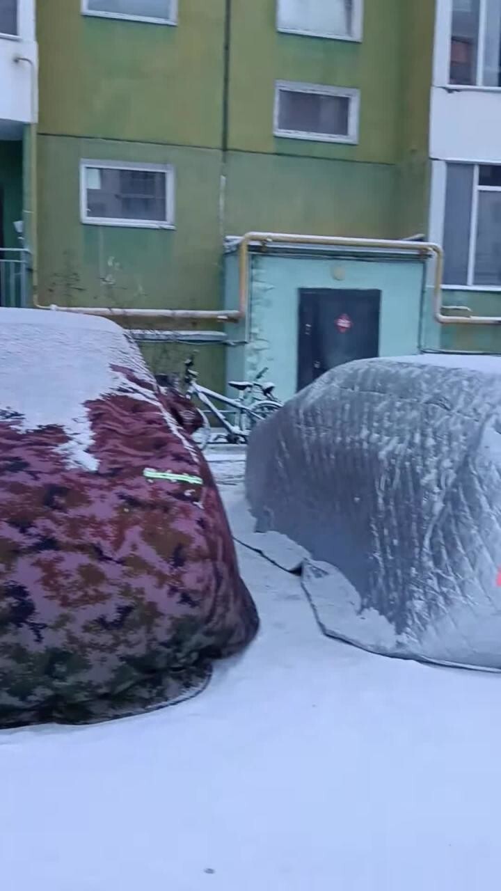 В Якутии зима, даже машины уже в шубах