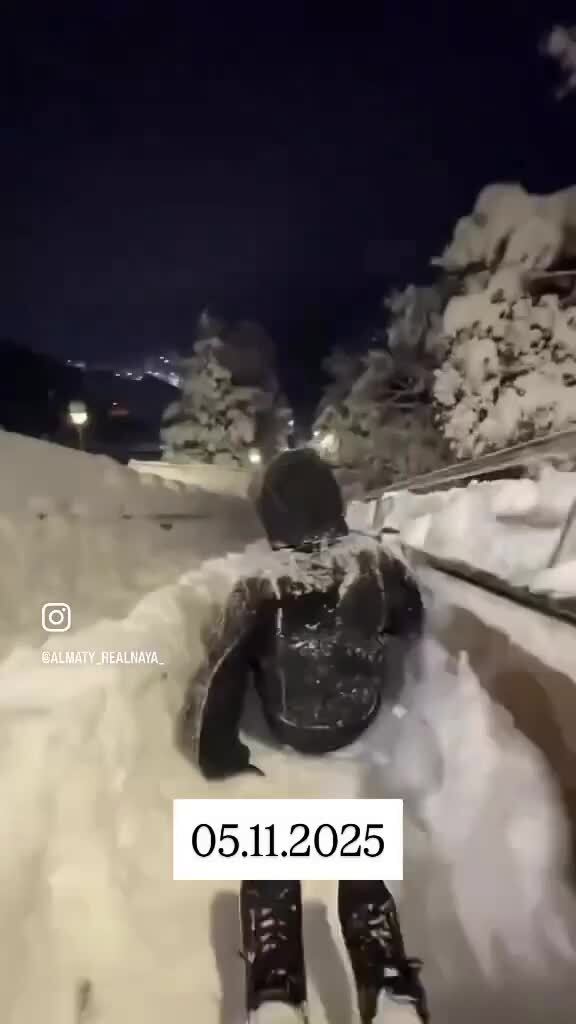 Так было у нас вечером 5 ноября на лестнице Здоровья на Медео близ Алма-Аты