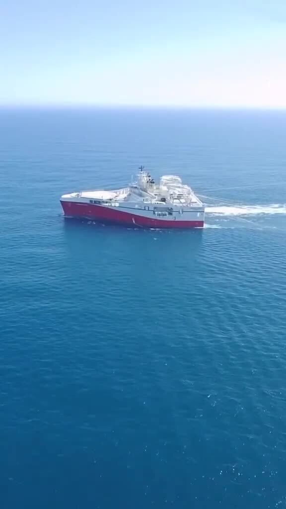 Ramform Titan — это судно сейсморазведки, разработанное для выполнения высоко...