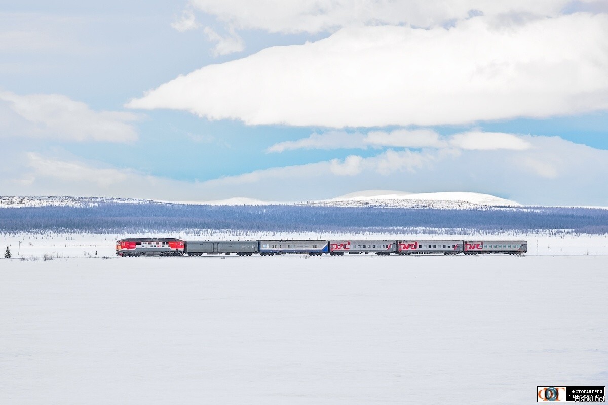 Тепловоз ТЭП70-0574 с поездом № 643 Лабытнанги - Воркута, перегон Обская - Ха...