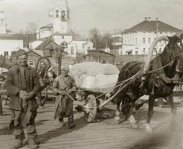 Бессмертный шлягер Бернеса «Шаланды полные кефали…»