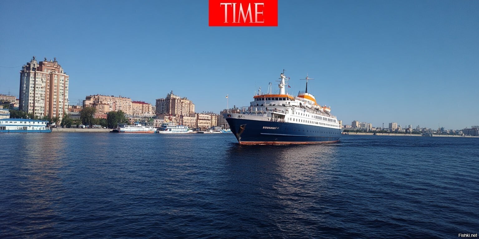 Паром SeaBridge не пустили в порт города Сочи и после трёх суток ожидания суд...