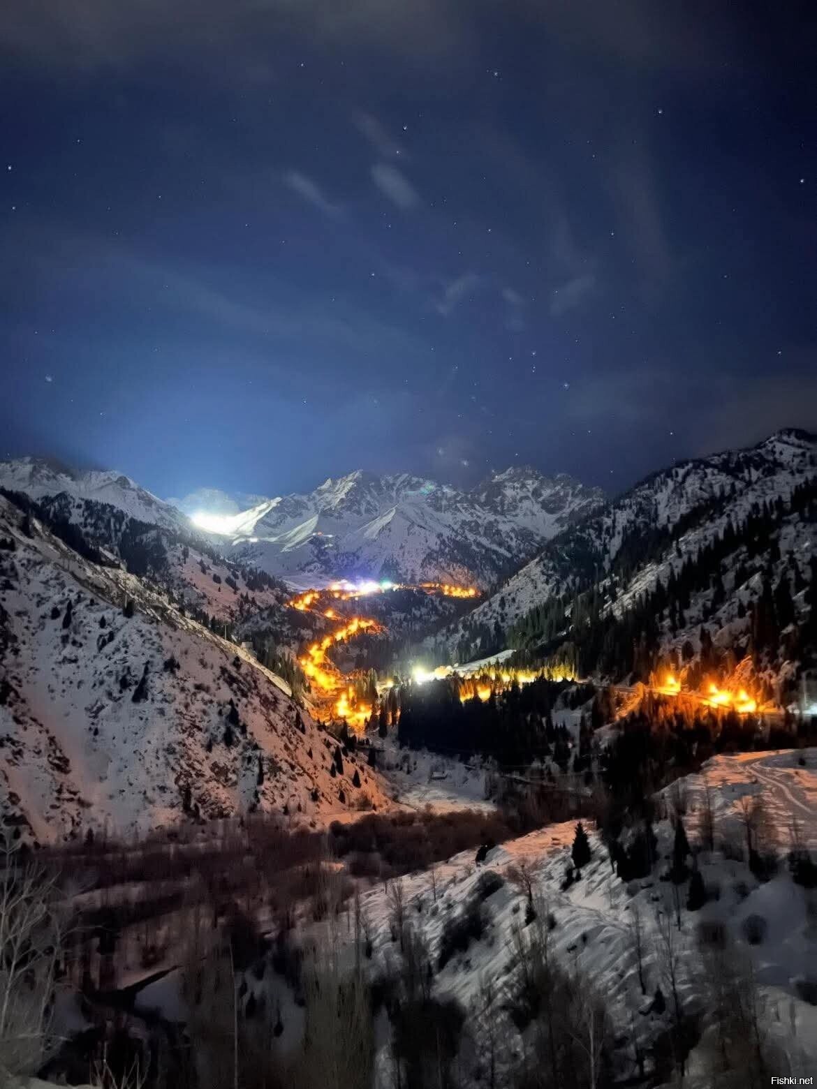 Ночная дорога на Чимбулак близ Алма-Аты