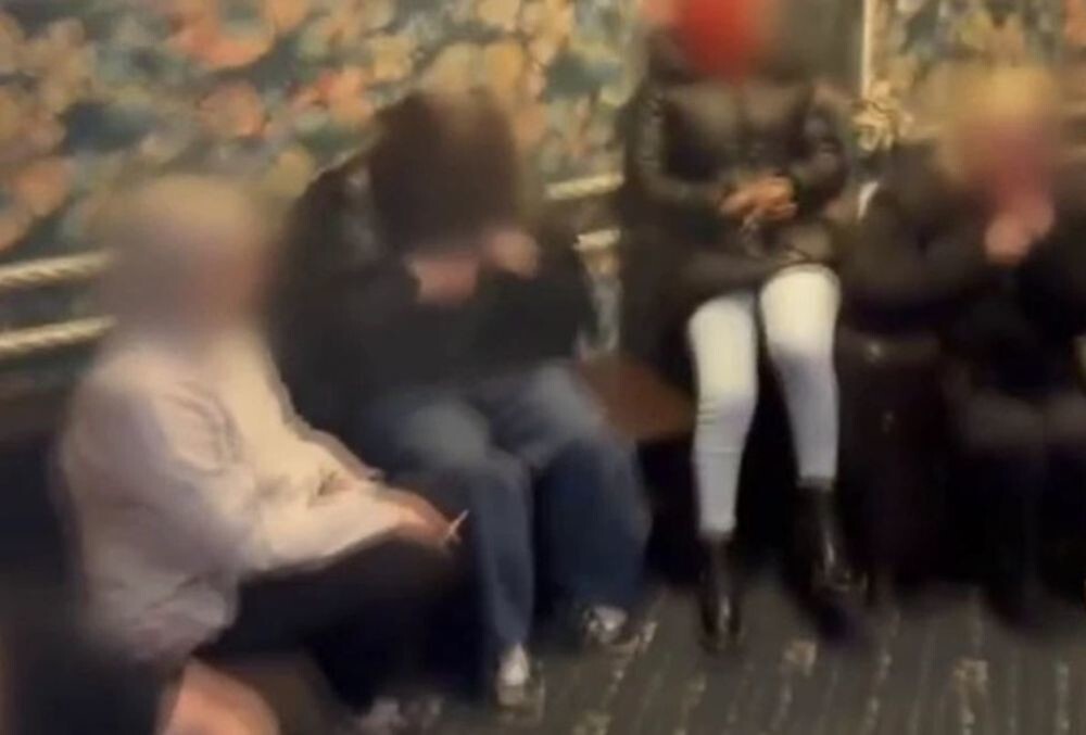 Полицейские нашли и ликвидировали бордель в подвале торгового центра в Москве