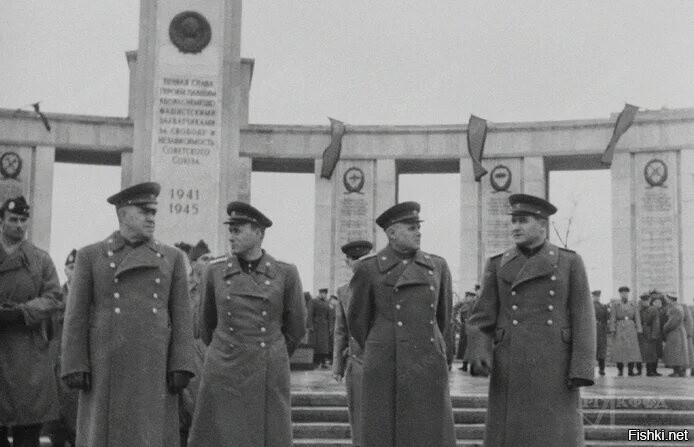 Нам подвиг этот позабыть нельзя