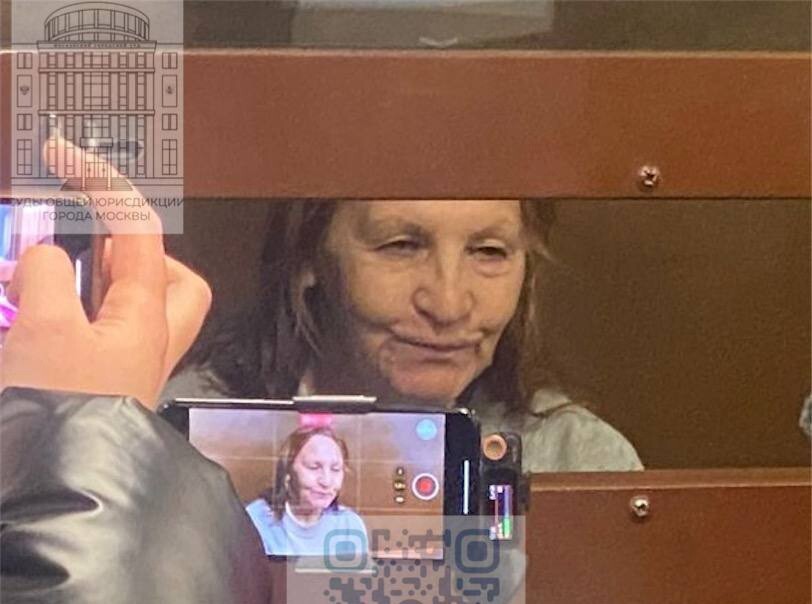 Пенсионерку, толкнувшую девочку на рельсы в Мосметро, ранее судили за фейки о ВС РФ