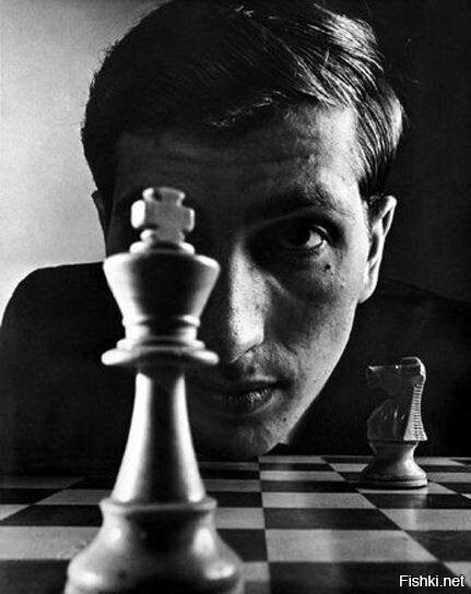 Рассказывают, что во время игры в шахматы американский гроссмейстер Роберт Фи...