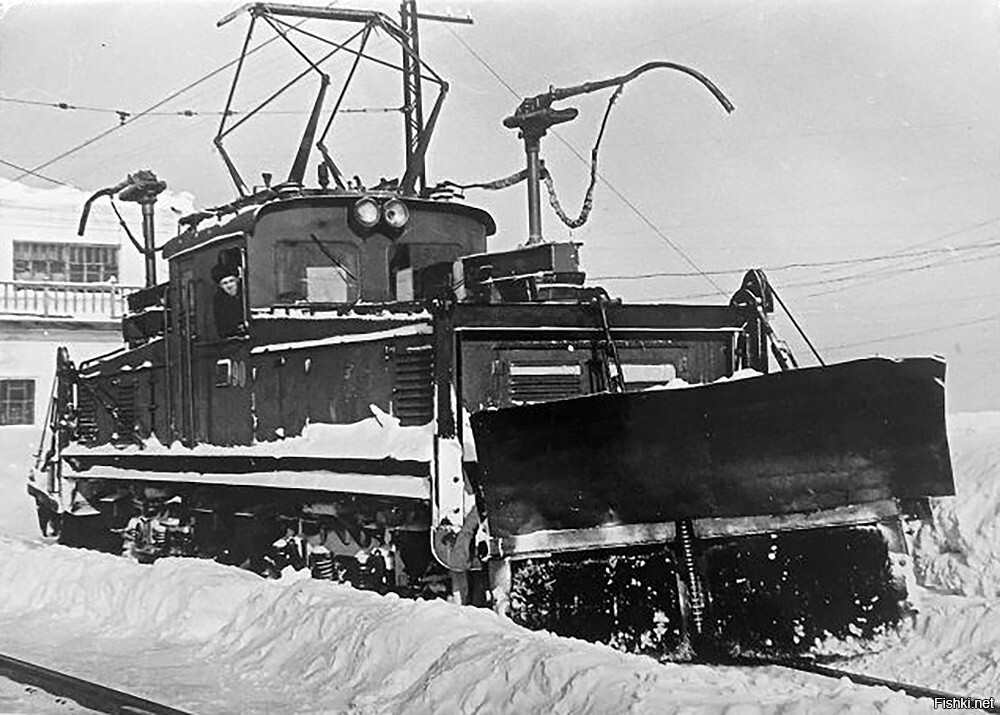 Электровоз IIКП-4А с самопальным снегоочистителем, Свердловск, 1958 год