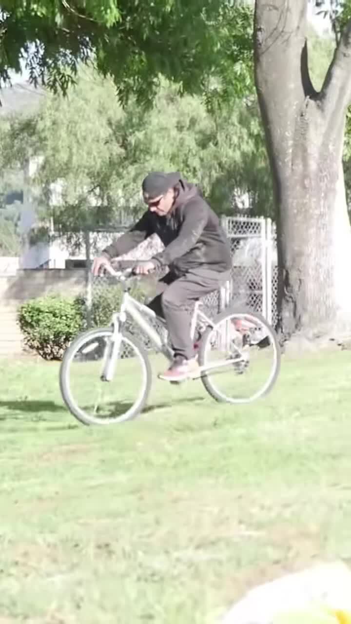 Добрые люди решили подшутить над угонщиками и сделали ловушки