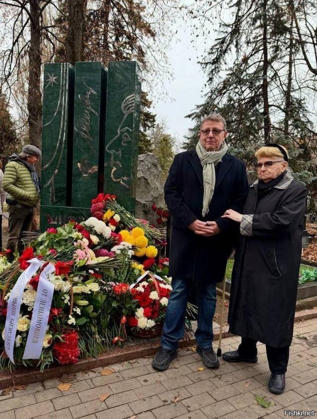 На могиле Александра Ширвиндта открыли памятник