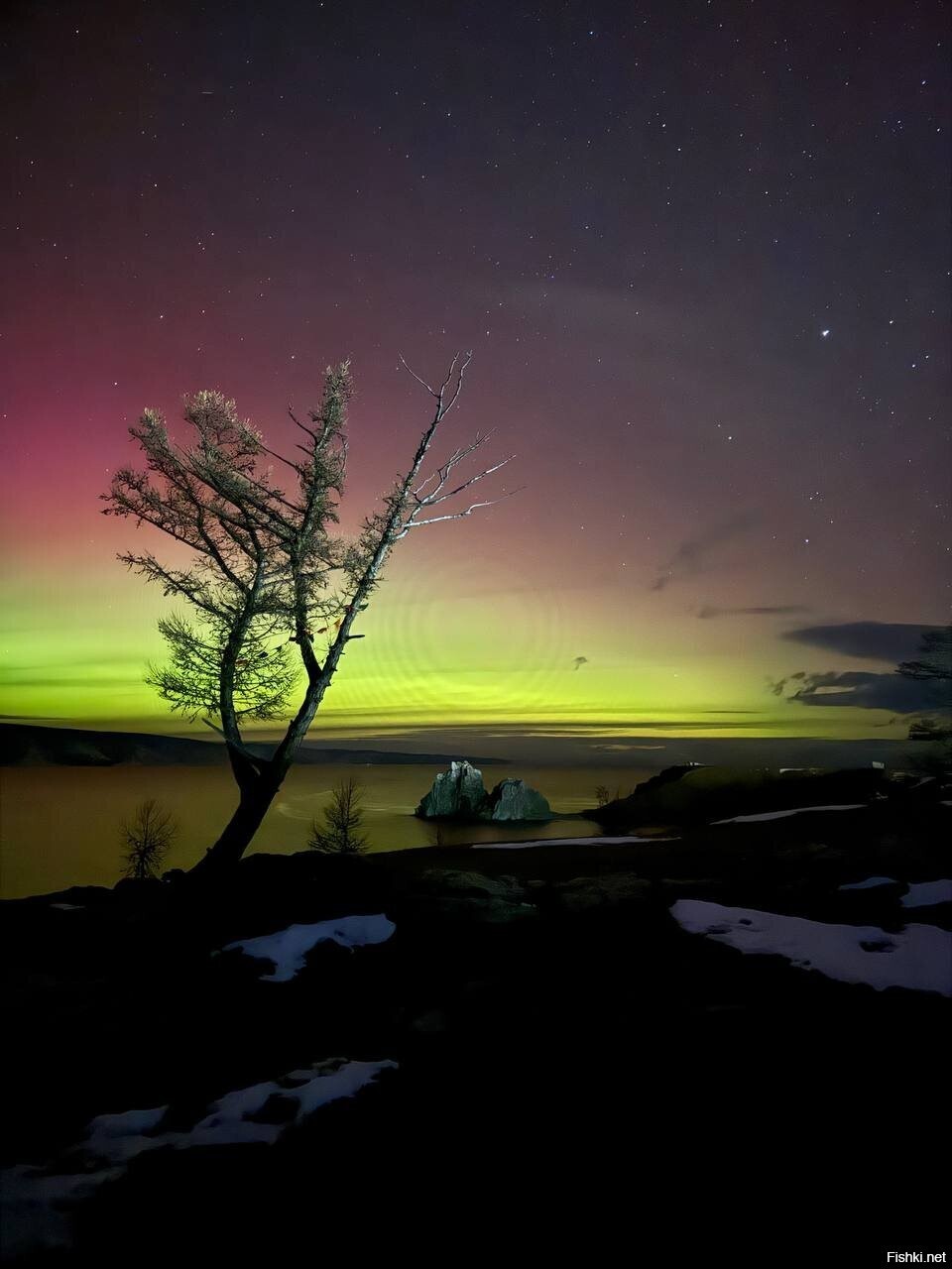 Северное сияние на Байкале