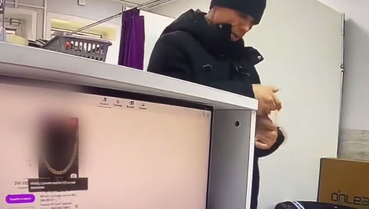 Парень похитил золотую цепочку из пункта выдачи заказов в Иркутской области