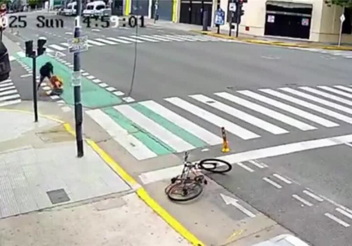 В Палермо русская туристка дала отпор двум грабителям на мотоциклах, которые ...