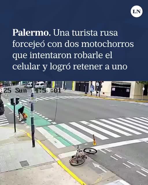 Российская туристка боролась с двумя ворами мотоциклов, которые пытались укра...