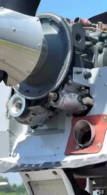 Работа стартера самолета