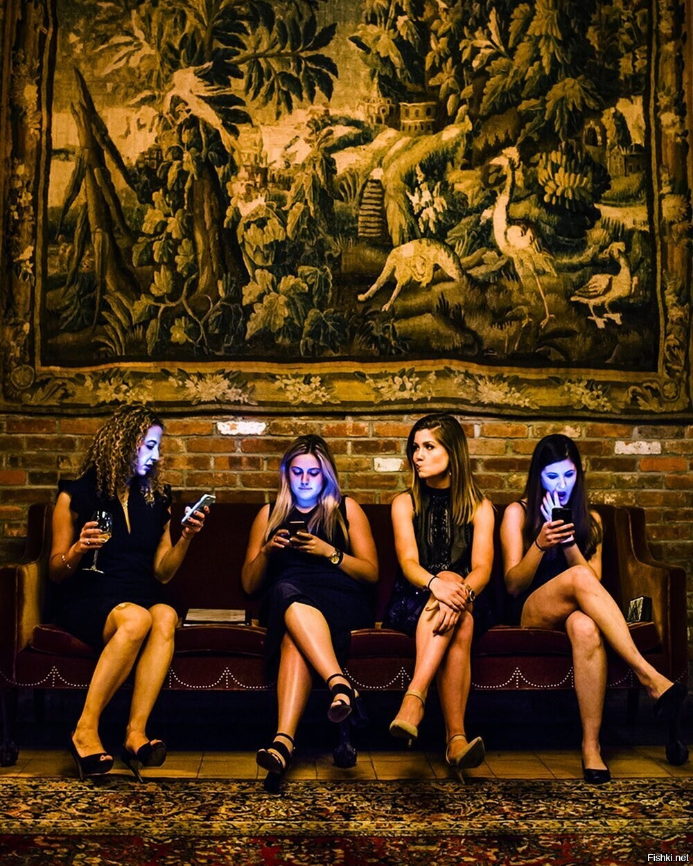 Женщина без смартфона