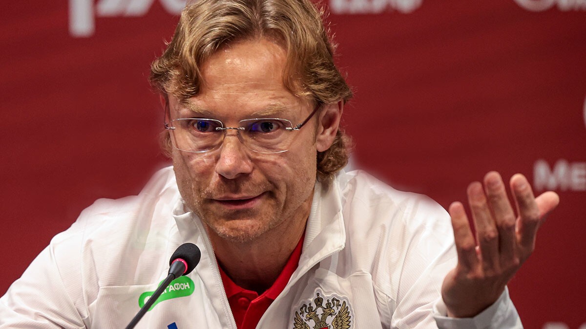 Действующий тренер сборной России по футболу Валерий Карпин покинул пост главного тренера футбольного клуба «Динамо»