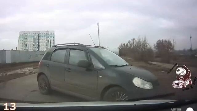 Не получилось проскочить по встречке "Вон там проЕхай"