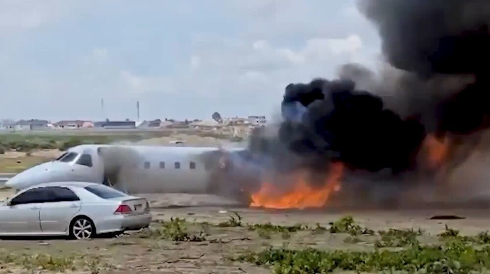 Самолет с министром из Конго выкатился с взлетно-посадочной полосы и загорелся