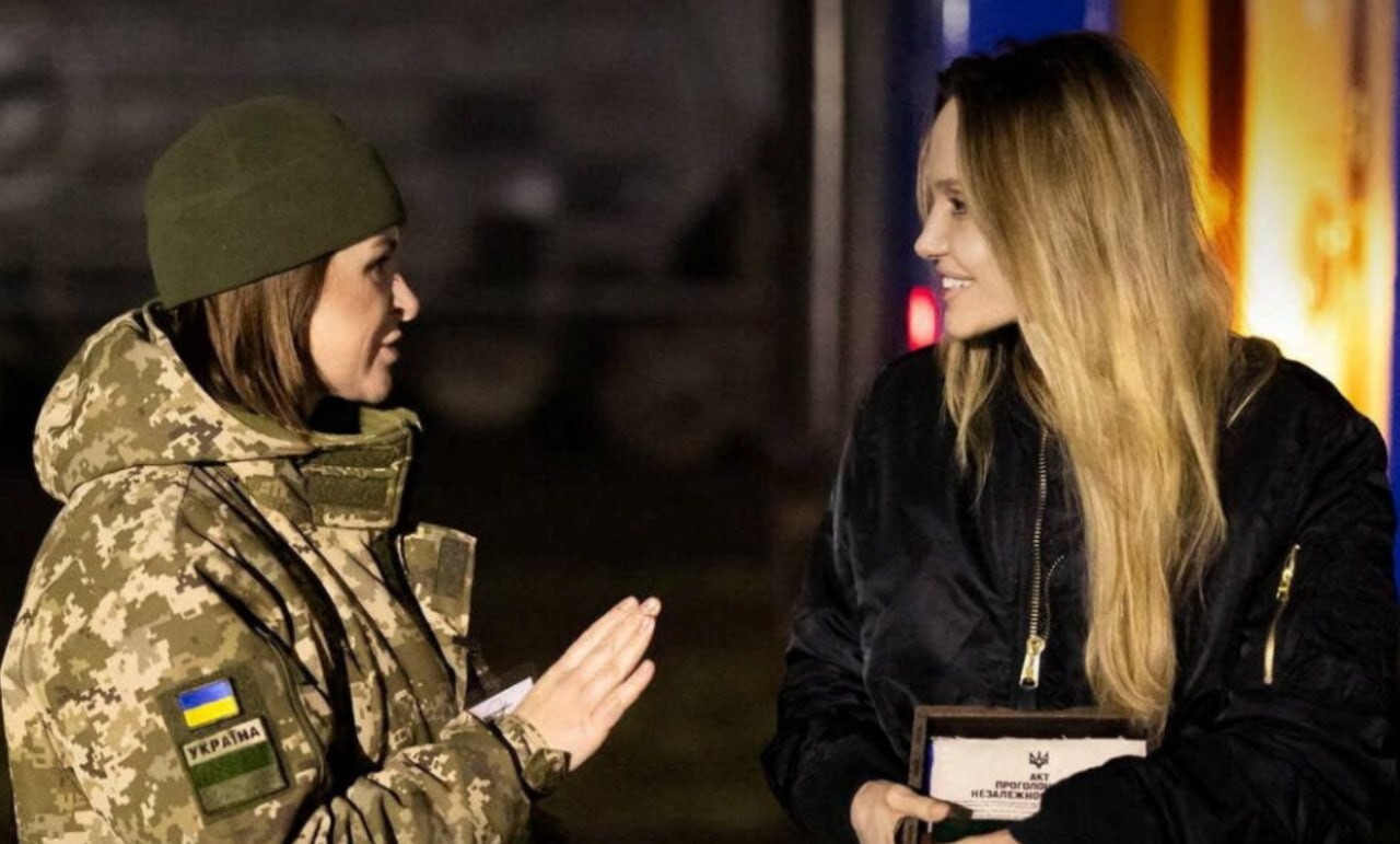 $100000 потребовали ТЦКшники за освобождение охранника Анджелины Джоли