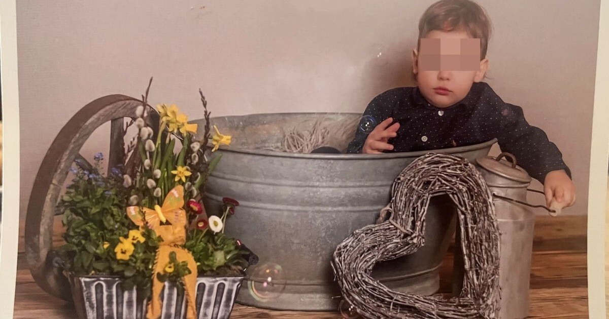 Родители заморили трёхлетнего сына голодом, поверив гадалке