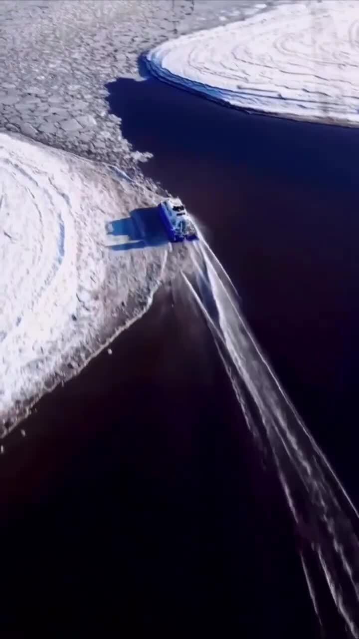 "Хивус" по реке Лена