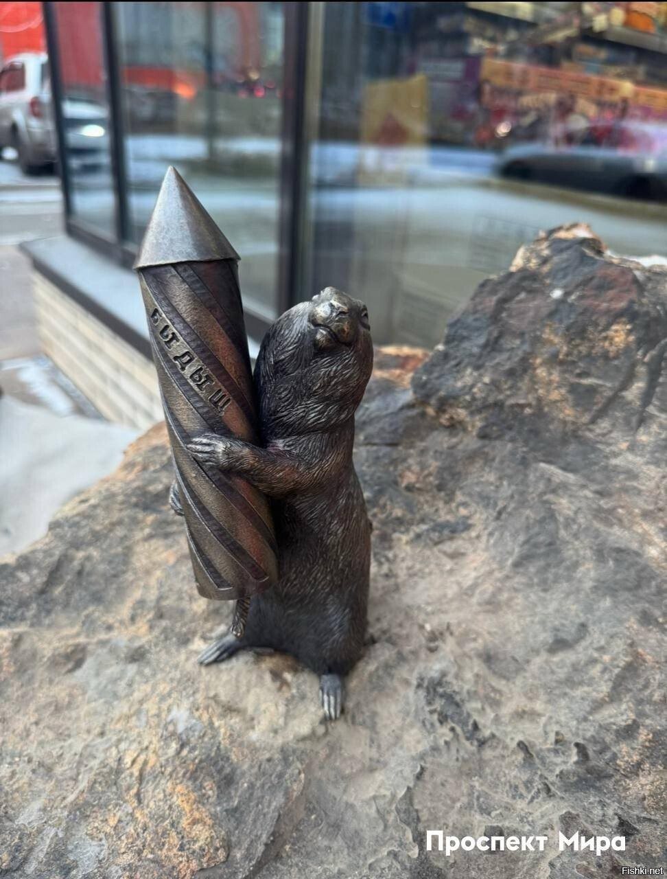 В Красноярске появилась новая мини достопримечательность - суслик с фейерверком