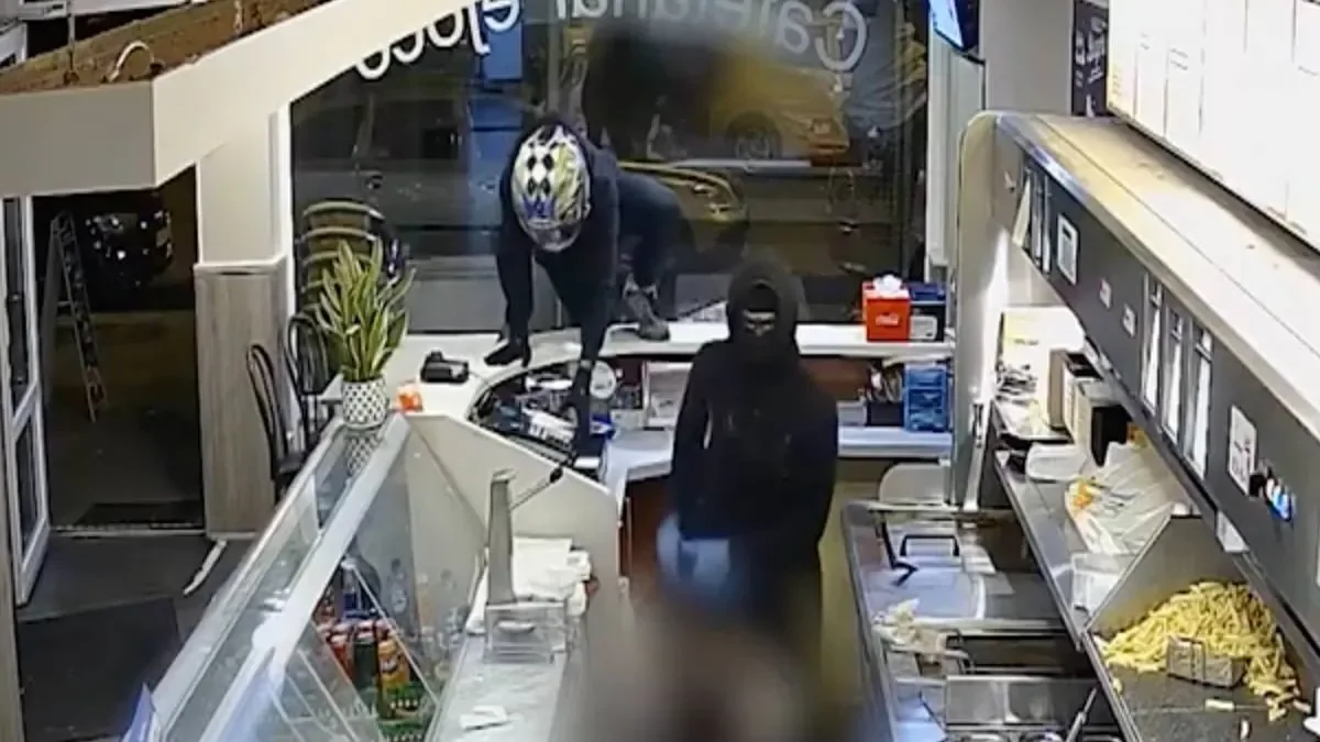 Владелица закусочной отпугнула грабителей горячим жиром