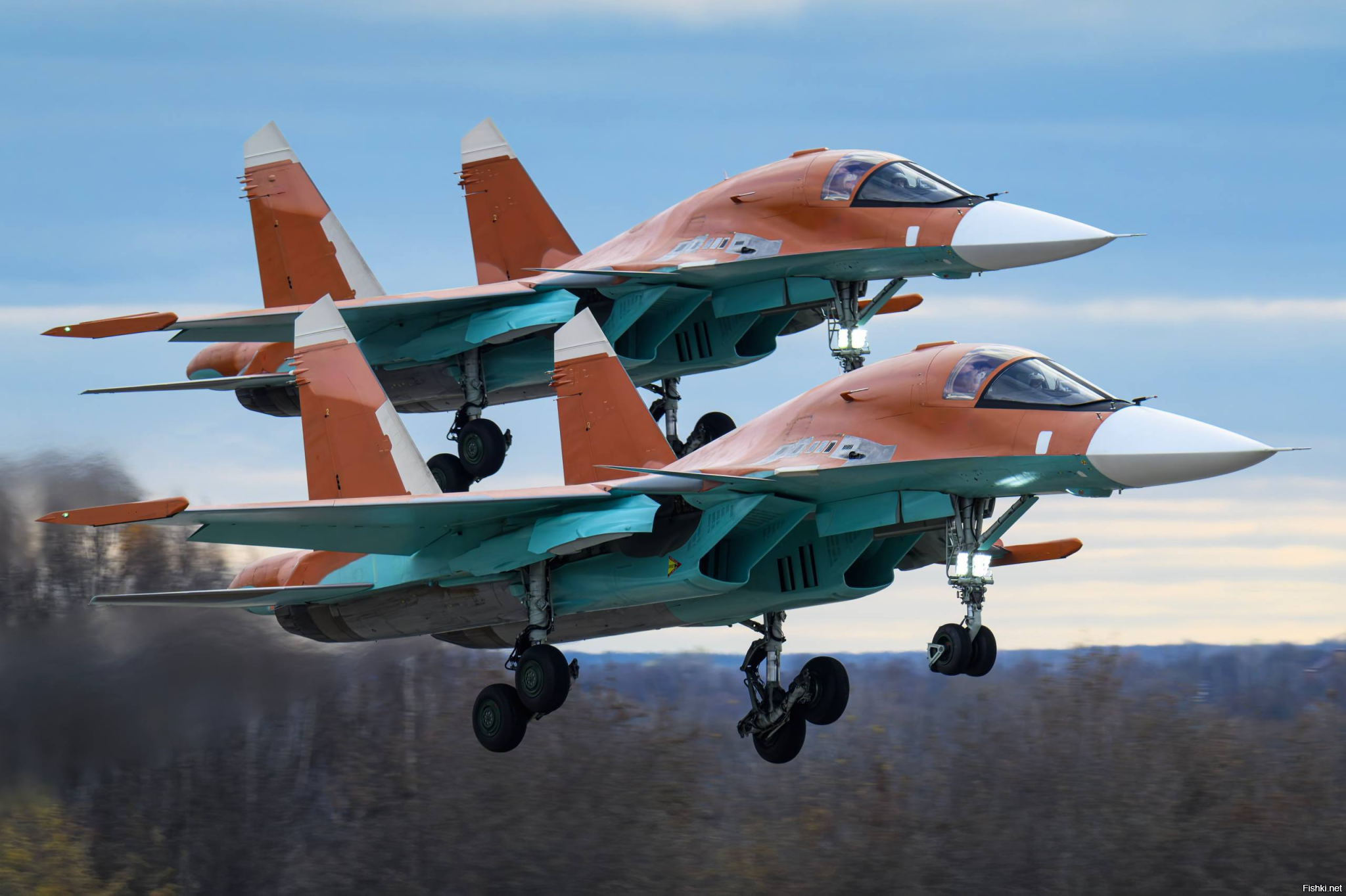 Два апельсина Су-34Э прощаются с Родиной перед отлётом в Африку