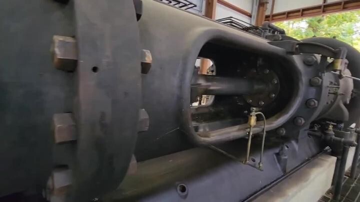 Около 100 лет, но до сих пор работает