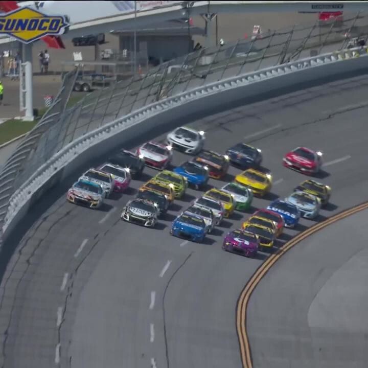 Американские гонки NASCAR выглядят как самая быстрая пробка в мире