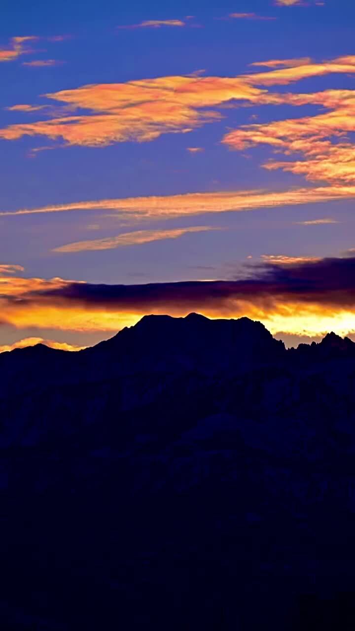 Рассвет над пиком Талгар близ Алма-Аты