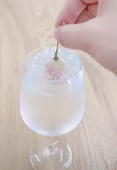 Это вода без примесей, охлаждённая ниже температуры замерзания