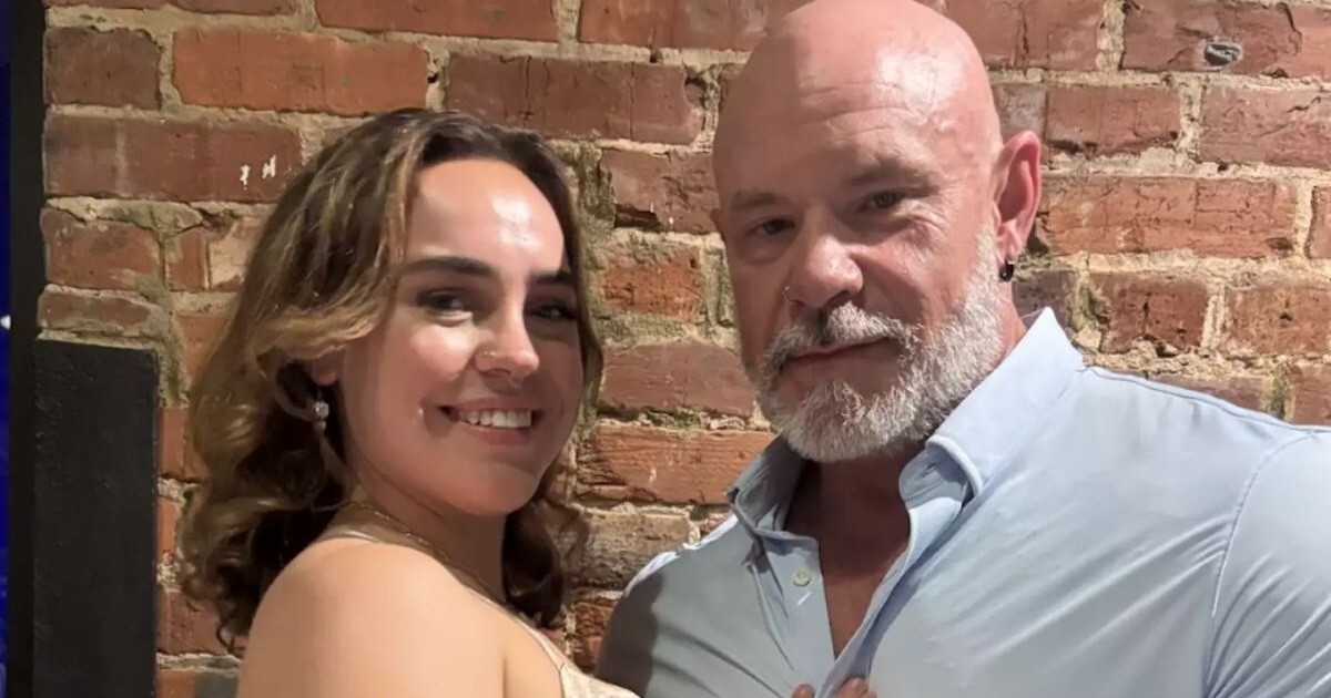 «Парни моего возраста слишком инфантильны!» Девушка встречается с тренером, старше на 34 года