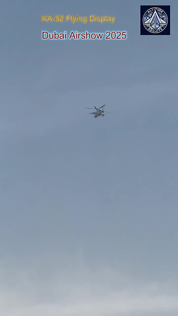 На авиашоу в Дубае российский ударный вертолет Ка-52 "Аллигатор" выполнил нов...