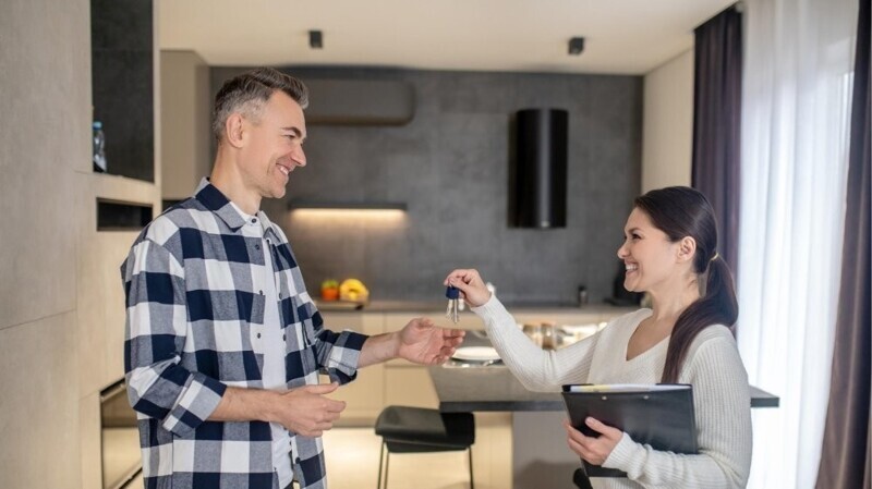 Не только бабушки кидают на квартиры - подстраховаться не реально