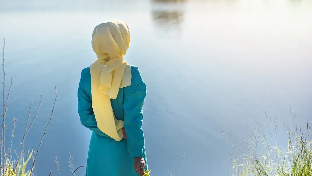 «Вы&nbsp;агрессоры»: пенсионерка оскорбила покрытую девушку-фармацевта в&nbsp;Москве