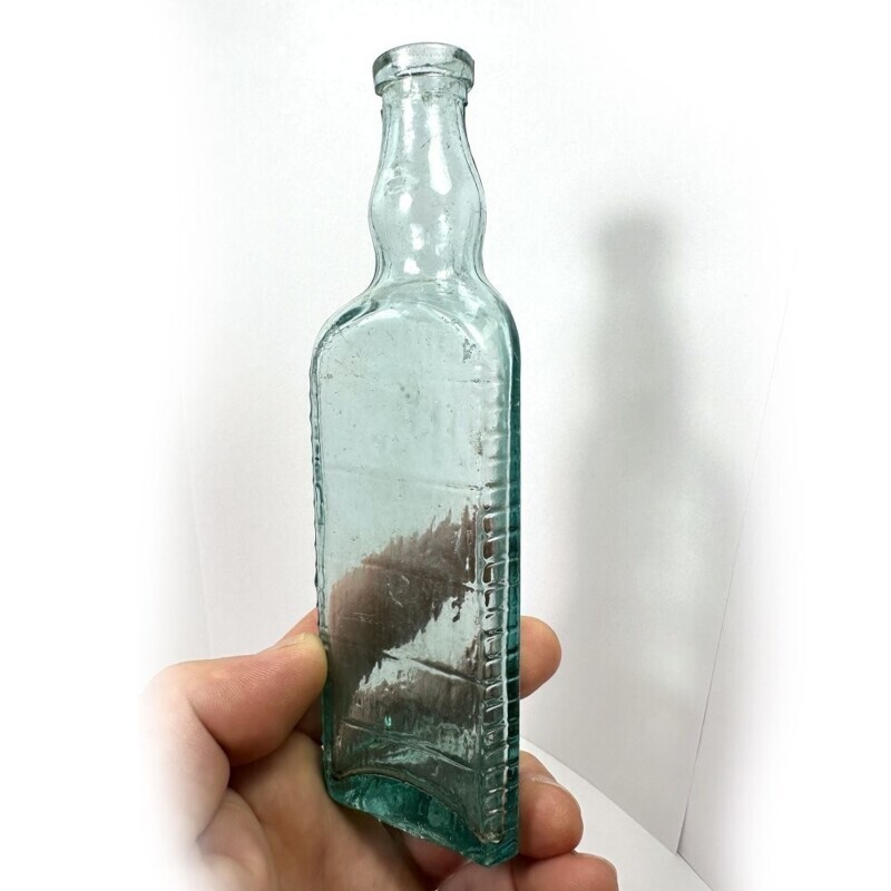 Почему уксус в СССР хранили в треугольных бутылках и как это спасало жизни?