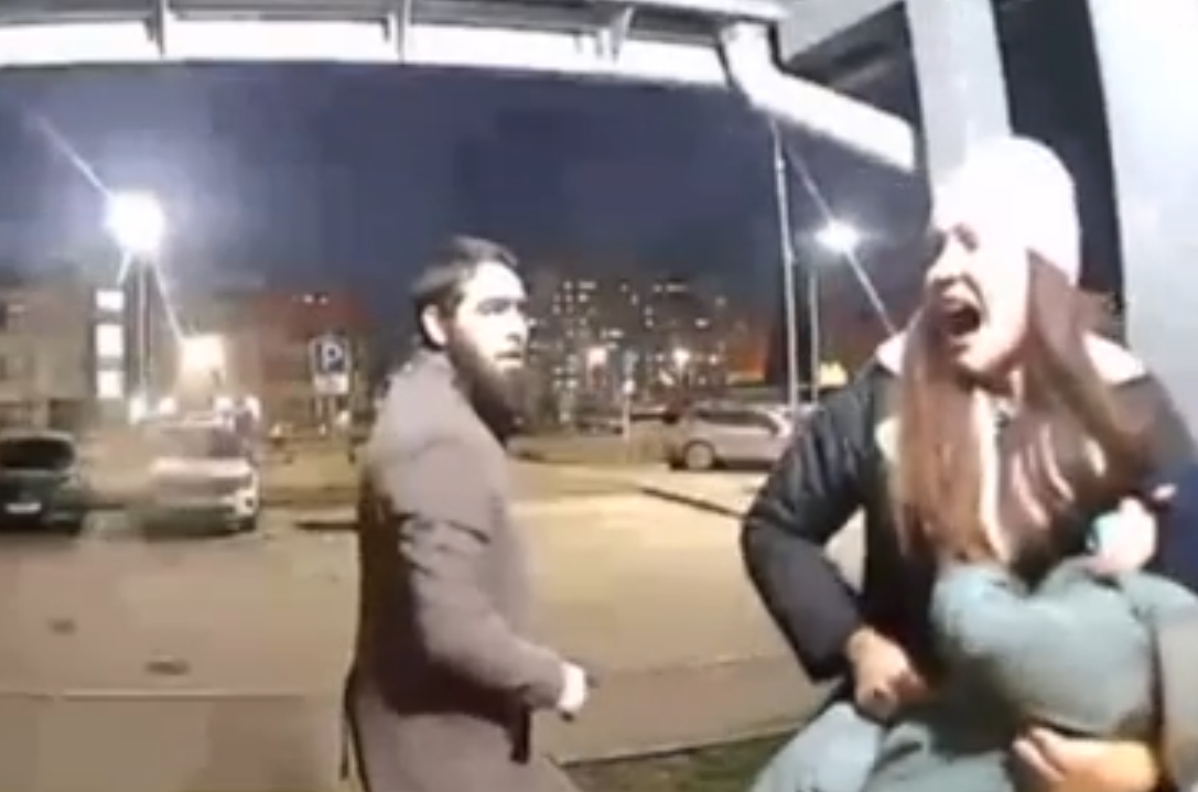 Мужчина  напал на женщину с младенцем, пытаясь отобрать ребёнка