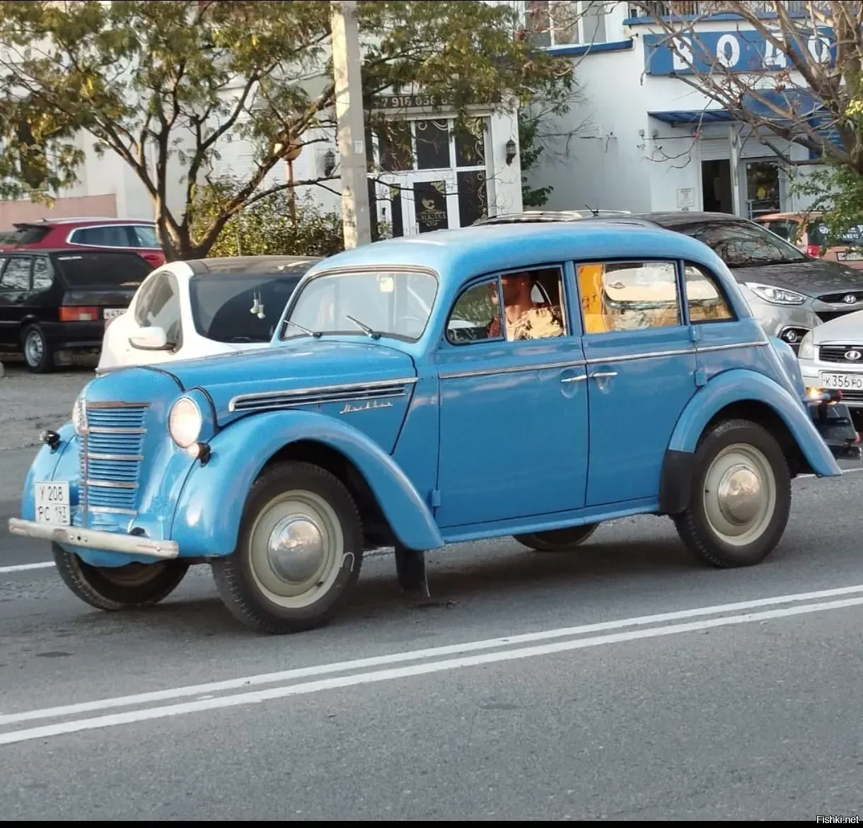 По сей день пашет, скотинка