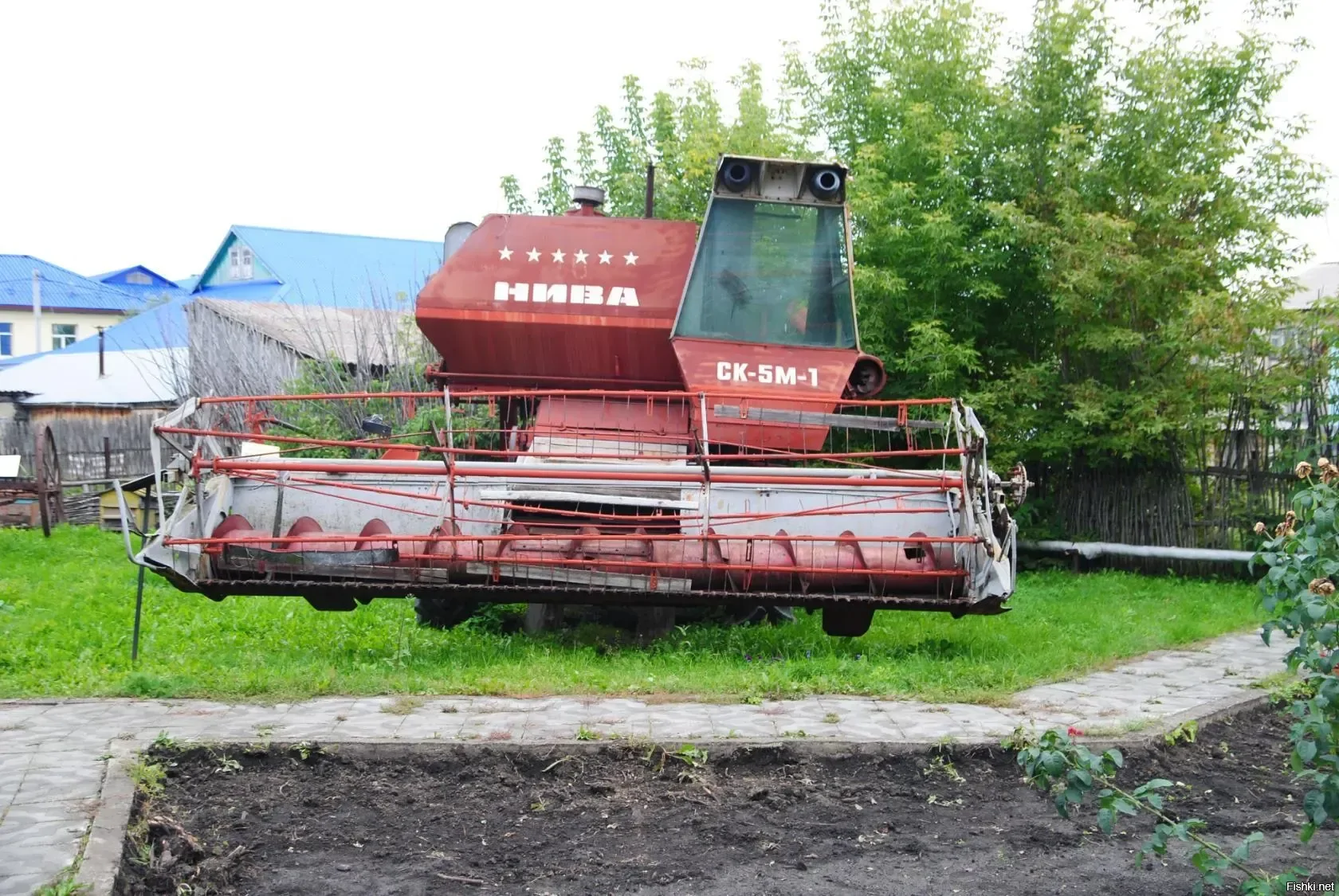 Комбайн "Нива", СК-5 — советский и российский самоходный зерноуборочный комба...