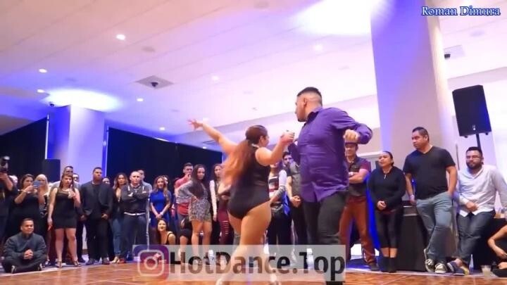 Паренёк как- то обречённо танцует , без огонька и улыбки