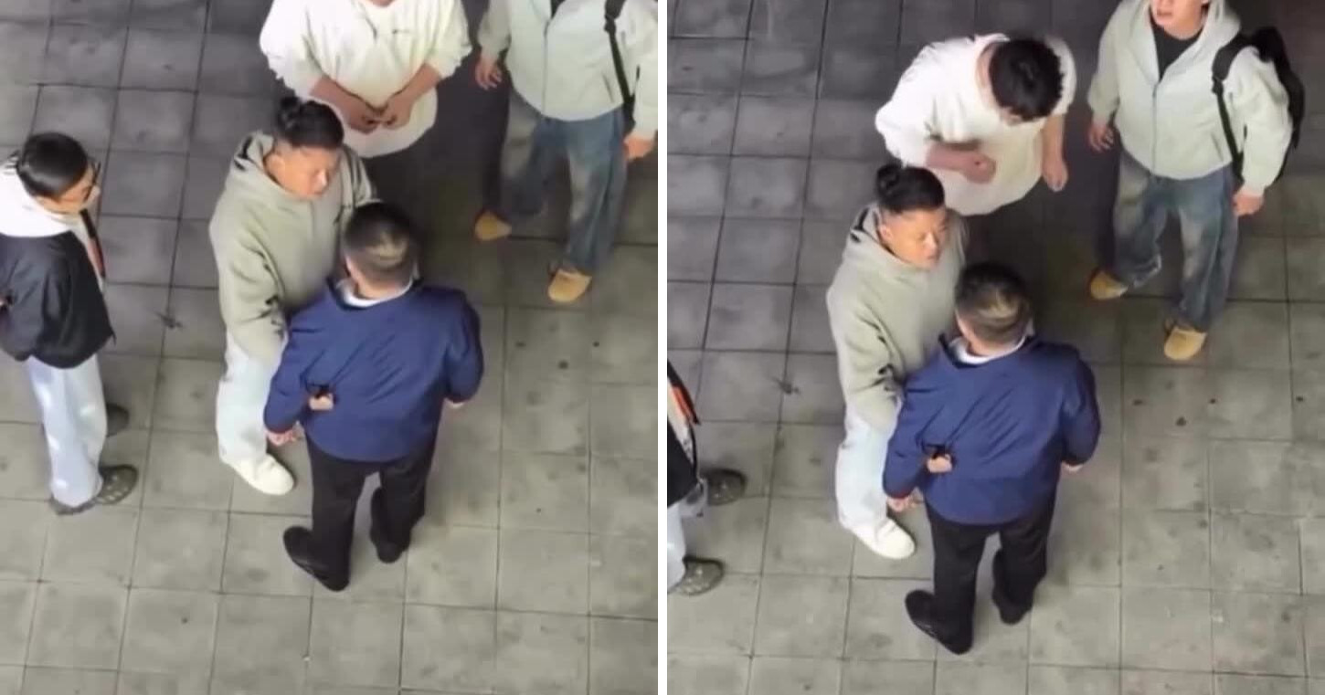 В Китае мужчины вместо кулаков выясняют отношения с помощью плевков в лицо